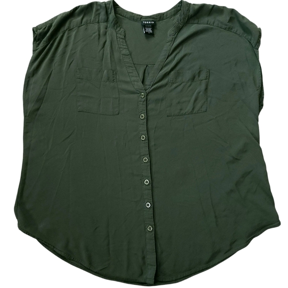 Torrid Rayon Slub Button-front Dolman Top Plus Size 0 - Picture 2 of 7